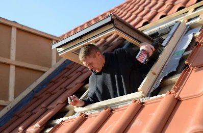 Pose de fenêtres de toit Velux à Theil-Rabier